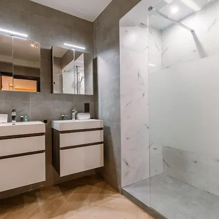 Huswell - Lovely With Lateral Sea View Apartment De Panne