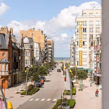 Huswell - Lovely With Lateral Sea View Apartment De Panne