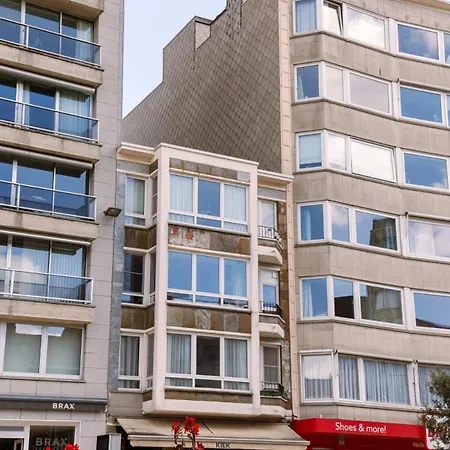 Huswell - Lovely With Lateral Sea View Apartment De Panne