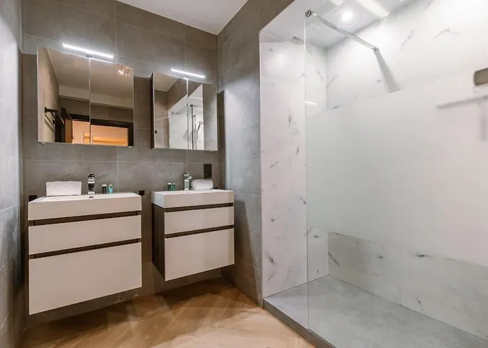 Huswell - Lovely With Lateral Sea View Appartamento De Panne